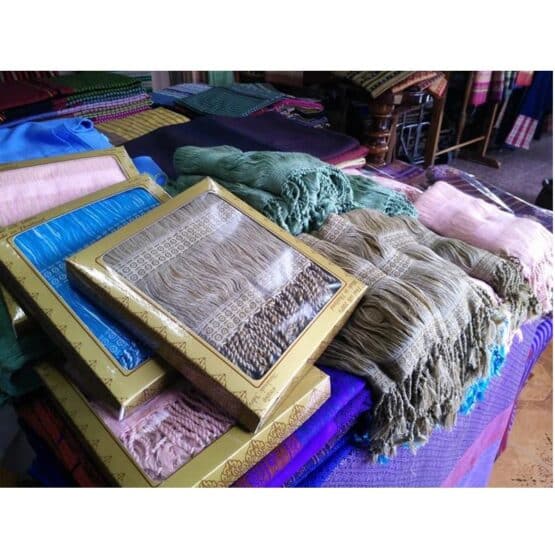ผ้าพันคอ (คลุมไหล่ได้) ผ้าทอมือลายมุก ขนาดกว้าง 27 นิ้ว ยาว 1.80 เมตร - Image 5