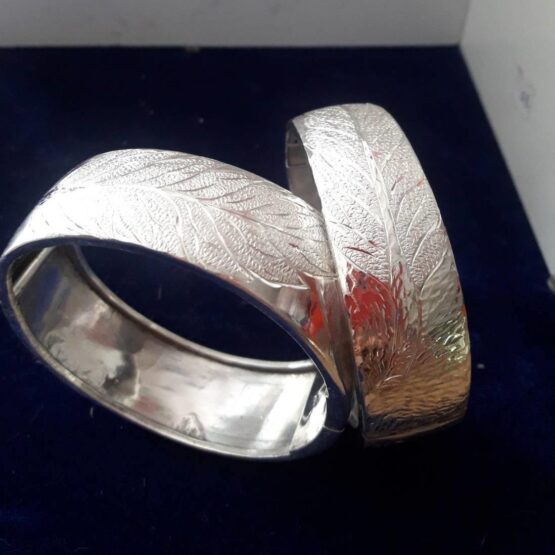Silver bracelets, leaf pattern engraved - Image 2