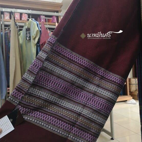 ผ้าซิ่น สีแดงเลือดหมู ตรา นาหมื่นศรี