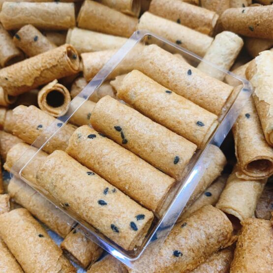 Crispy Roll (Mangosteen flavor) (Kaew Jao Jom)