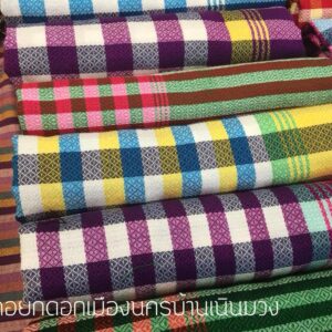 ผ้าทอยกดอก ลายสก๊อต เมืองนครศรีธรรมราช @ กลุ่มทอผ้าบ้านเนินมวง
