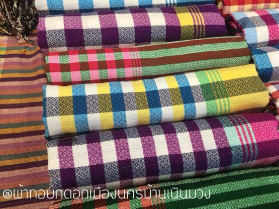 ผ้าทอยกดอก ลายสก๊อต เมืองนครศรีธรรมราช @ กลุ่มทอผ้าบ้านเนินมวง