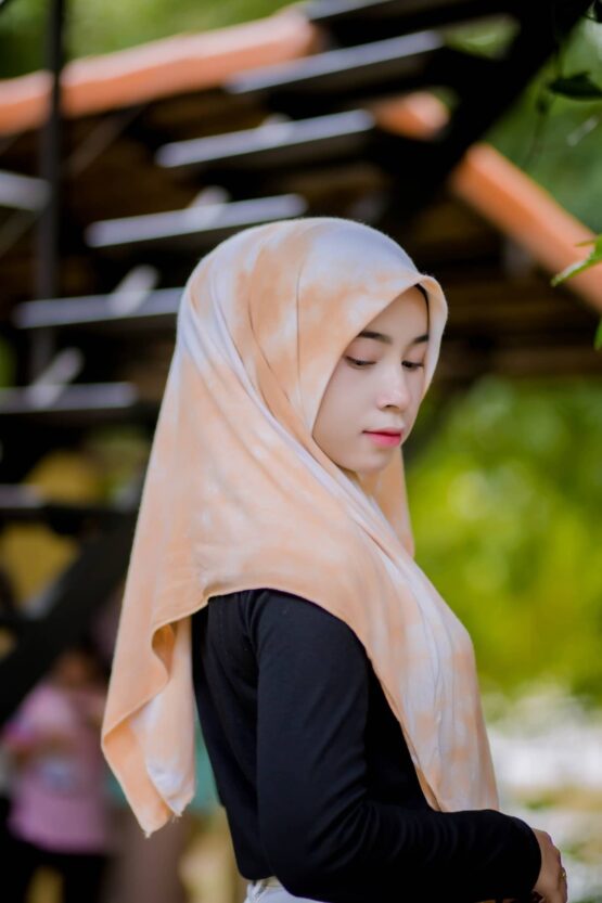 ผ้ามัดสีมายา ผลิตจากสีดินธรรมชาติ @ วิสาหกิจชุมชนผ้ามัดย้อมสีมายา - Image 2