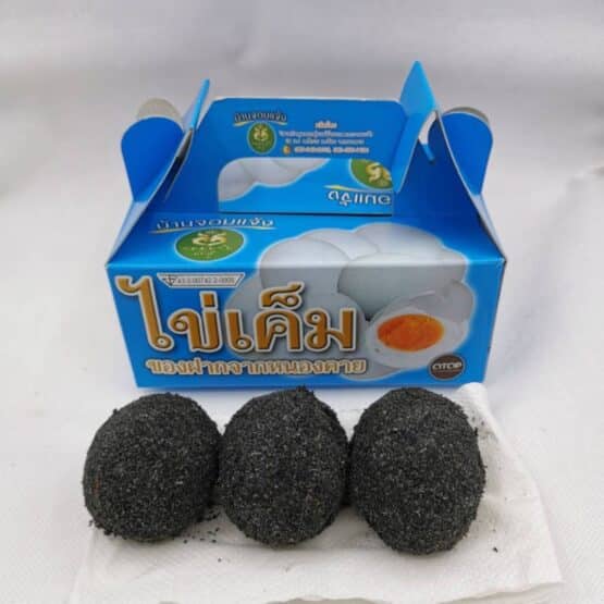 Salted Eggs applied with Termite Mounds Soil,  6  eggs (Baan Chom Chaeng)