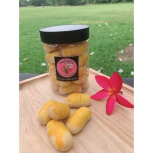 Pineapple Tart (clear black lid) size 350 g. (Khanom Baan Aom)