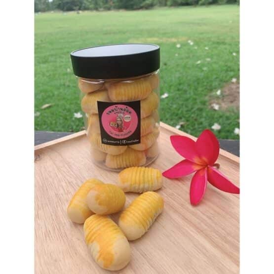 Pineapple Tart (clear black lid) size 350 g. (Khanom Baan Aom)